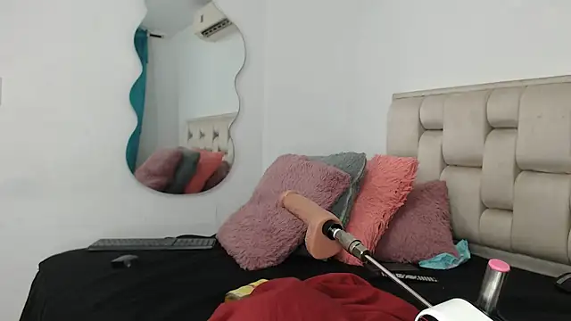 Roxy-Smith online show from 10-16-25, 12:22