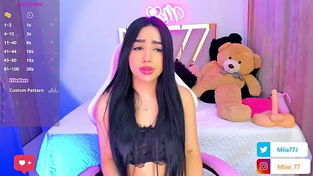 Snapshot of Miia77_ chatting on 09-21-25, 04:14 Miia77 online show from 09-21-25, 04:14