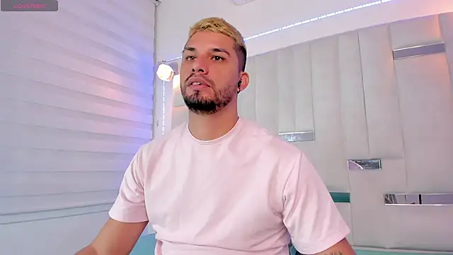 Snapshot of Jacoob19_ chatting on 12-18-24, 01:12 Jacoob19 online show from 12-18-24, 01:12