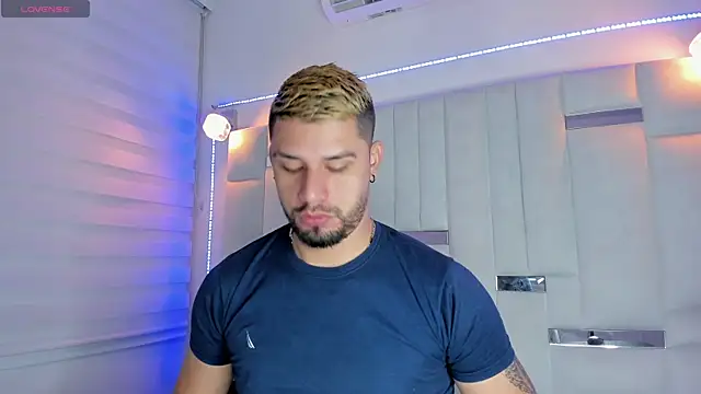 Snapshot of Jacoob19_ chatting on 12-27-24, 01:07 Jacoob19 online show from 12-27-24, 01:07