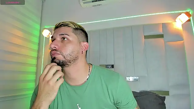 Snapshot of Jacoob19_ chatting on 12-29-24, 06:05 Jacoob19 online show from 12-29-24, 06:05