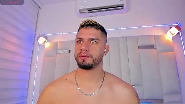 Snapshot of Jacoob19_ chatting on 01-14-25, 01:06 Jacoob19 online show from 01-14-25, 01:06