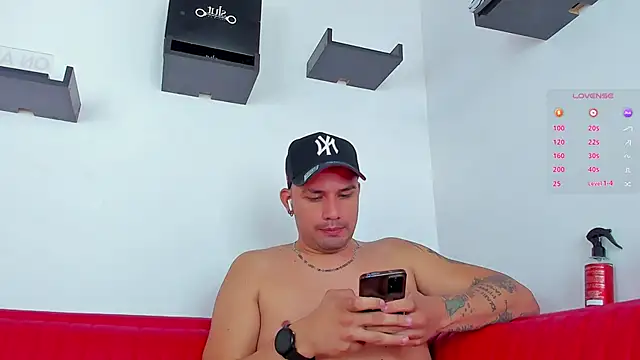 Snapshot of Jacoob19_ chatting on 01-18-25, 04:10 Jacoob19 online show from 01-18-25, 04:10