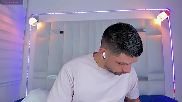 Snapshot of Jacoob19_ chatting on 01-28-25, 01:05 Jacoob19 online show from 01-28-25, 01:05