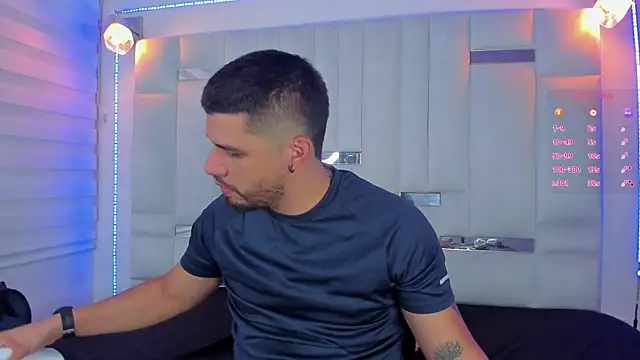 Snapshot of Jacoob19_ chatting on 02-17-25, 06:37 Jacoob19 online show from 02-17-25, 06:37