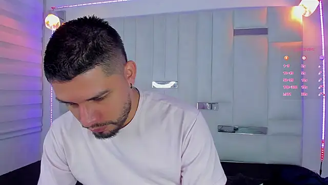 Snapshot of Jacoob19_ chatting on 02-18-25, 12:39 Jacoob19 online show from 02-18-25, 12:39