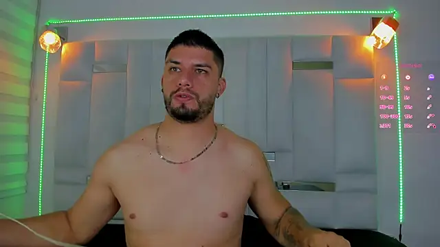 Snapshot of Jacoob19_ chatting on 02-19-25, 12:33 Jacoob19 online show from 02-19-25, 12:33