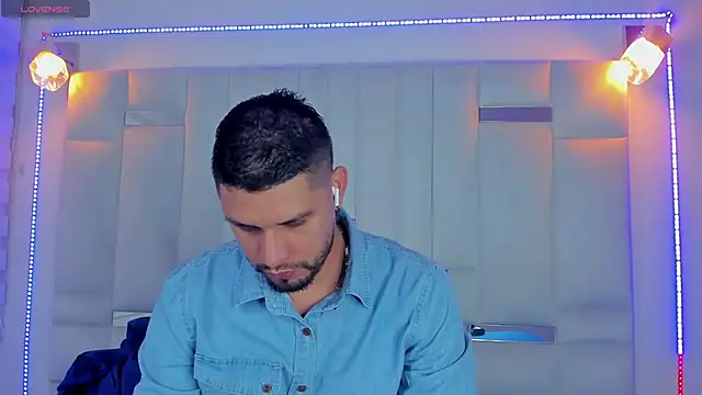 Snapshot of Jacoob19_ chatting on 02-21-25, 03:32 Jacoob19 online show from 02-21-25, 03:32