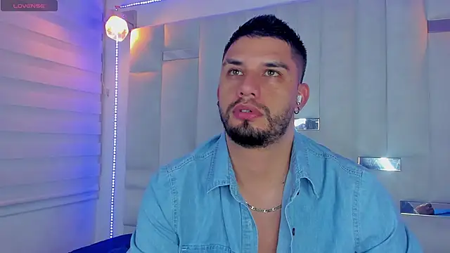 Snapshot of Jacoob19_ chatting on 02-21-25, 06:37 Jacoob19 online show from 02-21-25, 06:37