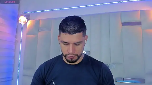 Snapshot of Jacoob19_ chatting on 02-22-25, 01:13 Jacoob19 online show from 02-22-25, 01:13