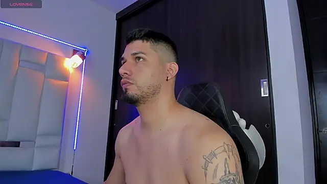 Snapshot of Jacoob19_ chatting on 03-14-25, 12:51 Jacoob19 online show from 03-14-25, 12:51