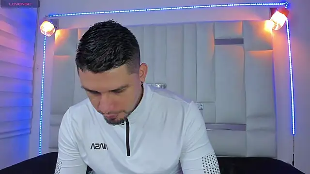 Snapshot of Jacoob19_ chatting on 03-17-25, 12:25 Jacoob19 online show from 03-17-25, 12:25