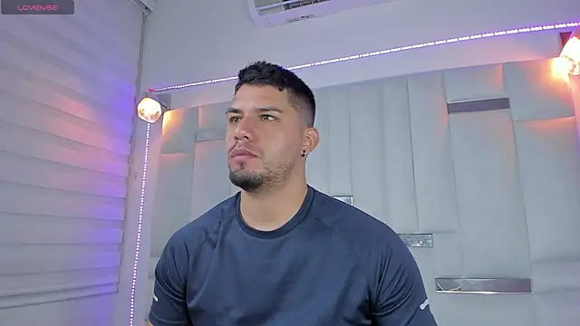 Snapshot of Jacoob19_ chatting on 03-18-25, 12:25 Jacoob19 online show from 03-18-25, 12:25