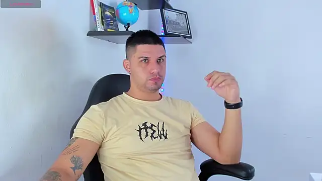 Snapshot of Jacoob19_ chatting on 10-14-25, 11:44 Jacoob19 online show from 10-14-25, 11:44