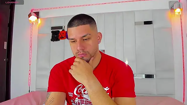 Snapshot of Jacoob19_ chatting on 10-21-25, 12:28 Jacoob19 online show from 10-21-25, 12:28