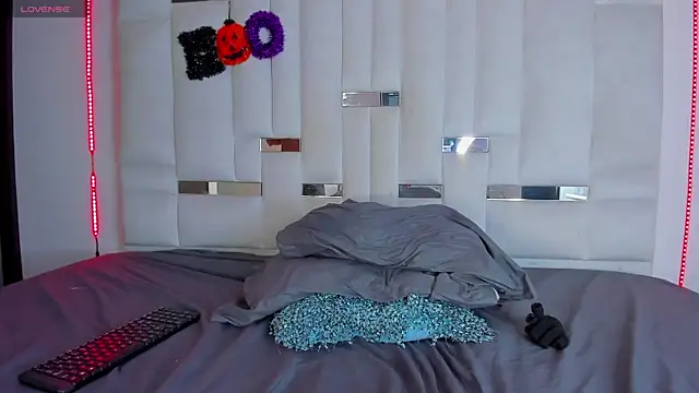 Snapshot of Jacoob19_ chatting on 10-31-25, 10:11 Jacoob19 online show from 10-31-25, 10:11