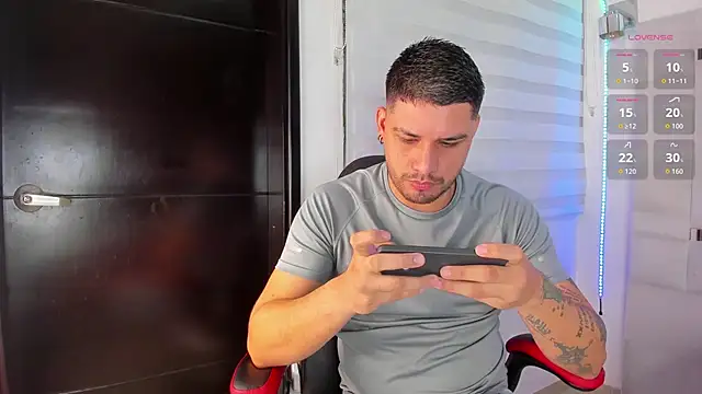 Snapshot of Jacoob19_ chatting on 11-29-25, 01:03 Jacoob19 online show from 11-29-25, 01:03