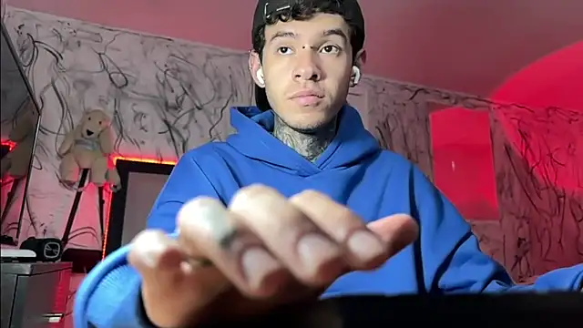 Snapshot of Saturno_v chatting on 01-29-25, 02:21 Saturno v online show from 01-29-25, 02:21