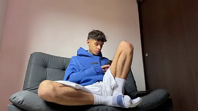 Snapshot of Saturno_v chatting on 03-04-25, 07:01 Saturno v online show from 03-04-25, 07:01