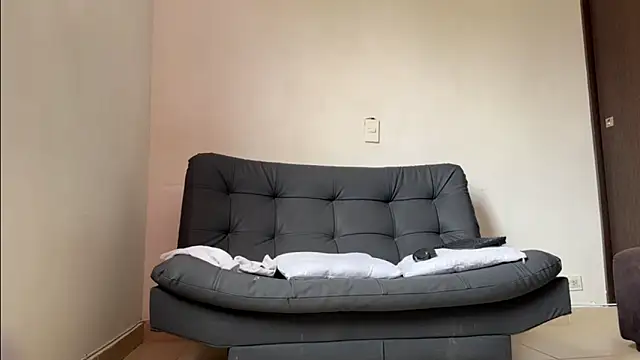 Snapshot of Saturno_v chatting on 03-18-25, 01:42 Saturno v online show from 03-18-25, 01:42