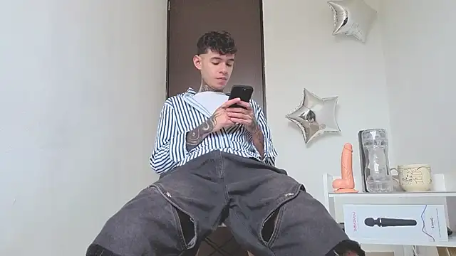 Snapshot of Saturno_v chatting on 09-10-25, 11:10 Saturno v online show from 09-10-25, 11:10