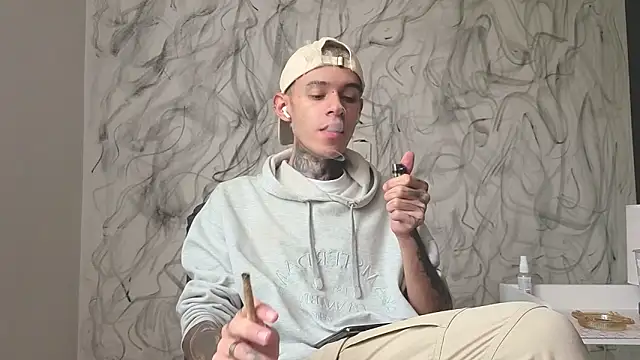 Snapshot of Saturno_v chatting on 10-11-25, 03:32 Saturno v online show from 10-11-25, 03:32