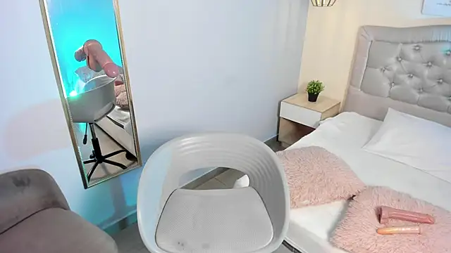 escarleth   online show from 10-07-25, 12:57