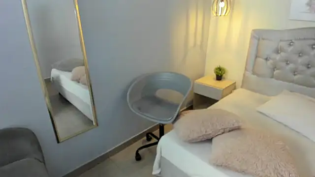 escarleth   online show from 07-03-26, 02:45