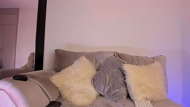 Snapshot of alanajonhsonm chatting on 09-18-25, 06:37 alanajonhsonm online show from 09-18-25, 06:37