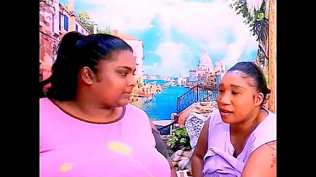 Snapshot of SexcGals chatting on 05-12-26, 08:28 SexcGals online show from 05-12-26, 08:28