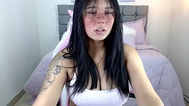 Snapshot of sarah_moon2 chatting on 03-12-25, 03:40 sarah moon2 online show from 03-12-25, 03:40