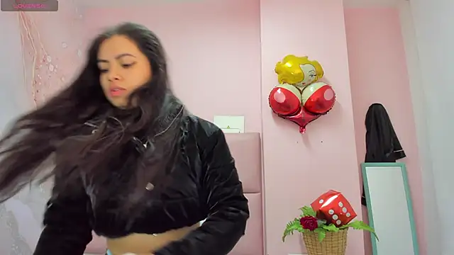 Snapshot of soyzarahtorres chatting on 10-21-25, 11:38 soyzarahtorres online show from 10-21-25, 11:38