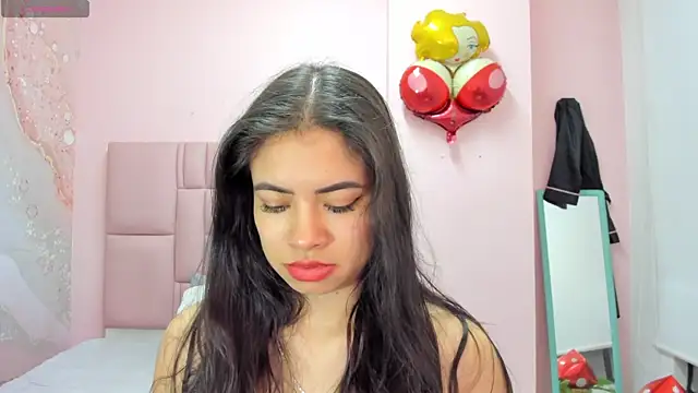 Snapshot of soyzarahtorres chatting on 10-24-25, 12:41 soyzarahtorres online show from 10-24-25, 12:41