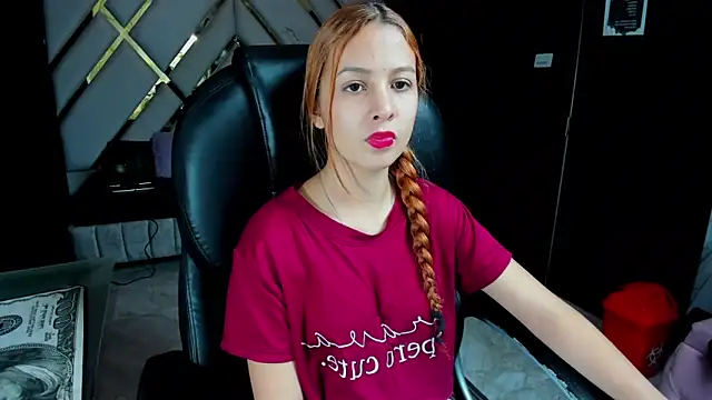 Paris Petit online show from 04-14-26, 08:04