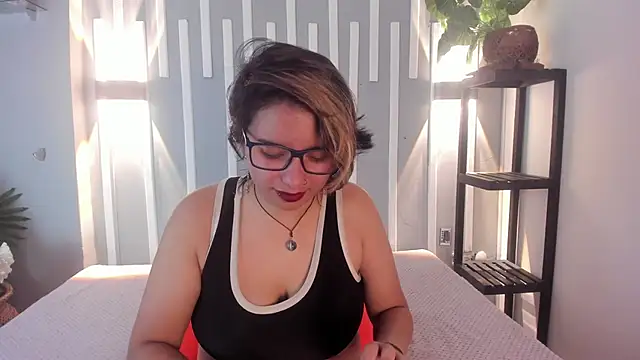 NovaGlitz online show from 02-05-25, 11:44