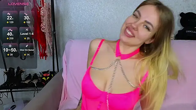 Snapshot of EmilyRobbie chatting on 02-07-25, 09:04 EmilyRobbie online show from 02-07-25, 09:04