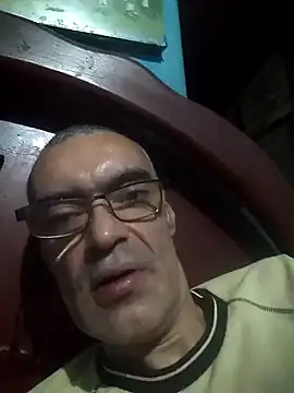 hugosafado333 online show from 12-18-24, 05:15