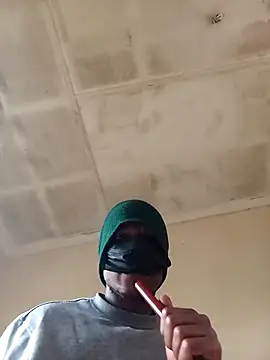 Snapshot of izinjamfee2 chatting on 09-29-25, 09:25 izinjamfee2 online show from 09-29-25, 09:25