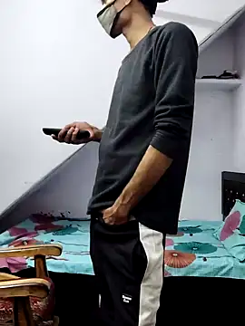 Snapshot of Habibi_big_b chatting on 12-20-24, 04:25 Habibi big b online show from 12-20-24, 04:25