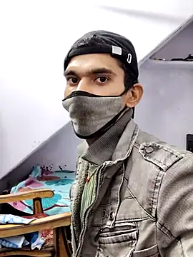 Snapshot of Habibi_big_b chatting on 12-29-24, 05:01 Habibi big b online show from 12-29-24, 05:01