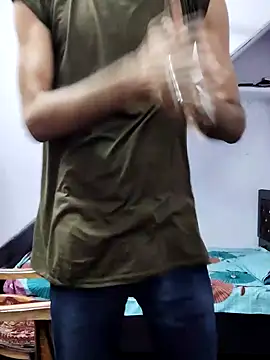 Snapshot of Habibi_big_b chatting on 12-31-24, 05:40 Habibi big b online show from 12-31-24, 05:40