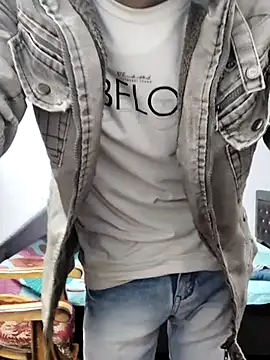 Snapshot of Habibi_big_b chatting on 01-12-25, 10:23 Habibi big b online show from 01-12-25, 10:23