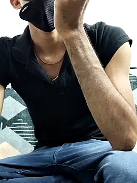 Snapshot of Habibi_big_b chatting on 03-18-25, 05:53 Habibi big b online show from 03-18-25, 05:53