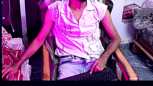 Snapshot of Habibi_big_b chatting on 09-09-25, 06:07 Habibi big b online show from 09-09-25, 06:07