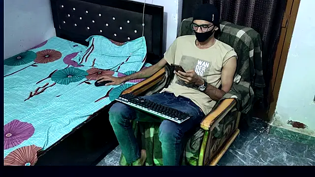 Snapshot of Habibi_big_b chatting on 09-13-25, 05:57 Habibi big b online show from 09-13-25, 05:57