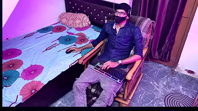 Snapshot of Habibi_big_b chatting on 09-20-25, 05:36 Habibi big b online show from 09-20-25, 05:36