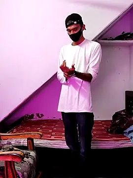 Snapshot of Habibi_big_b chatting on 10-09-25, 06:17 Habibi big b online show from 10-09-25, 06:17