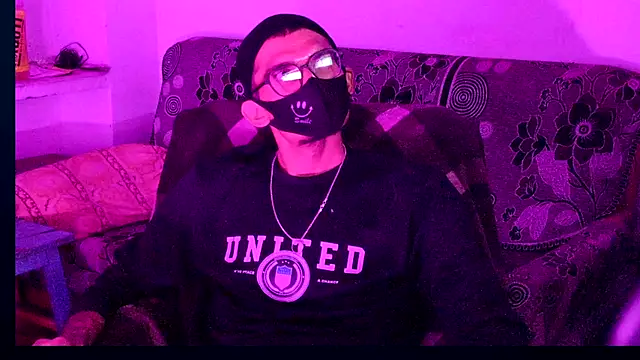 Snapshot of Habibi_big_b chatting on 10-21-25, 08:20 Habibi big b online show from 10-21-25, 08:20