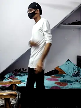 Snapshot of Habibi_big_b chatting on 10-26-25, 09:04 Habibi big b online show from 10-26-25, 09:04