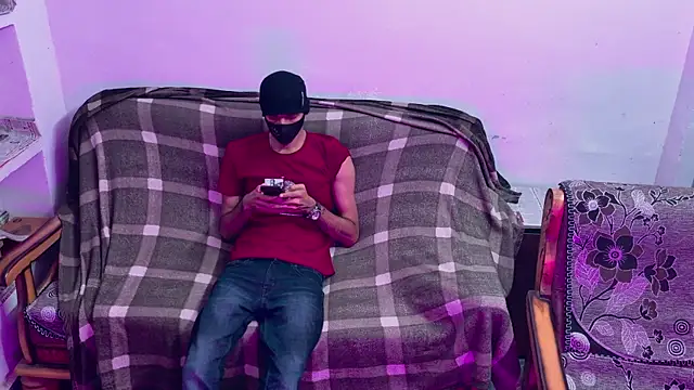 Snapshot of Habibi_big_b chatting on 10-27-25, 05:39 Habibi big b online show from 10-27-25, 05:39